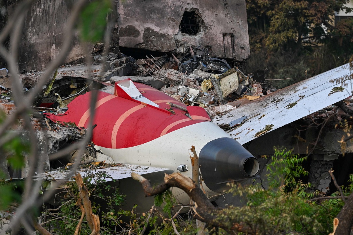 air plane crushing india: thesis air plane crushing india: air plane crushing india: thesis new thesis new